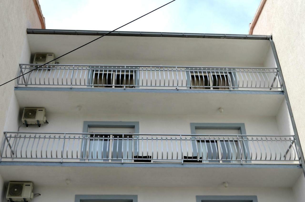 Bridge And Beach Apartments Traù Esterno foto